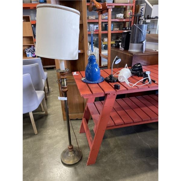 RETRO FLOOR LAMP AND ASSORTED DESK LAMPS