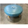 Image 1 : ROUND VINYL OTTOMAN