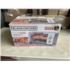 Image 2 : BLACK & DECKER 4-SLICE AIR FRY TOASTER OVEN - TESTED WORKING, RETAIL $179