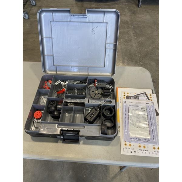 VINTAGE KNEX BUILDING SET