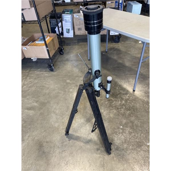 STAR EXPLORER TELESCOPE ON STAND