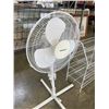 Image 5 : PELONIS FLOOR FAN AND 3 TIER SHOE RACK