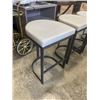 Image 3 : SET OF 4 VINYL SEAT BAR STOOLS