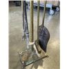 Image 2 : ANTIQUE BRASS FIRE COMPANION SET