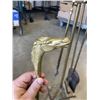Image 4 : ANTIQUE BRASS FIRE COMPANION SET