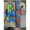 Image 5 : 2 TRAYS OF ASSORTED NERF GUNS AND BULLETS