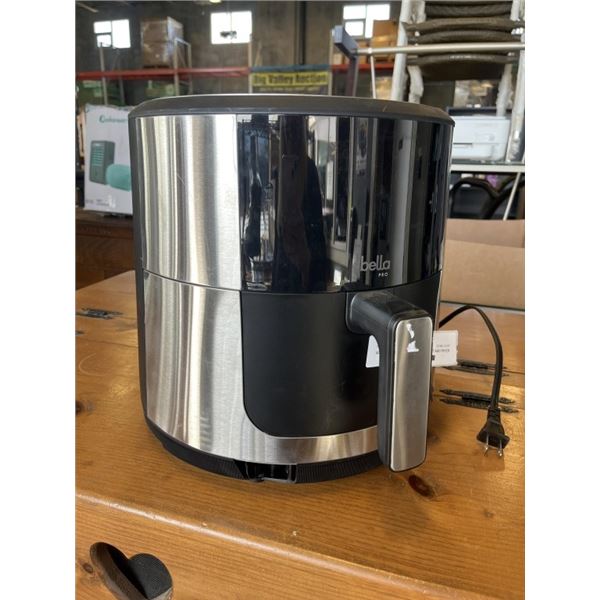 AS NEW BELLA PRO SMART CRISP DIGITAL 8QT AIR FRYER W/ EVERGOOD CERAMIC - TESTED WORKING, RETAIL $259