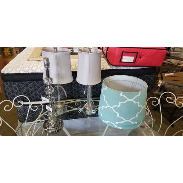 PAIR OF GLASS DECORATIVE TABLE LAMPS, ETRA SHADES AND CUT CRYSTAL LAMP