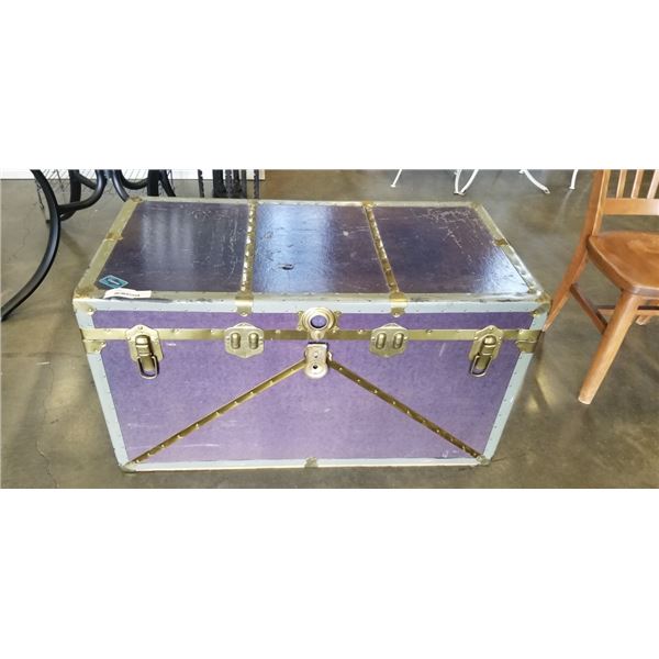 ANTIQUE SHIPPING TRUNK