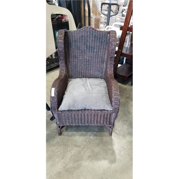 LARGE WICKER CHAIR W/ SEAT CUSHION
