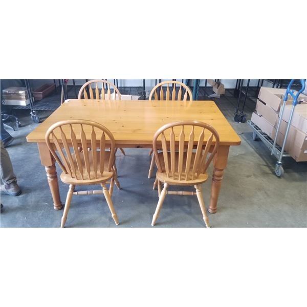 PINE HARVEST DINING TABLE WITH 4 SPINDLEBACK CHAIRS