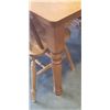 Image 3 : PINE HARVEST DINING TABLE WITH 4 SPINDLEBACK CHAIRS