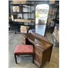 Image 2 : VINTAGE VANITY DRESSER WITH BENCH
