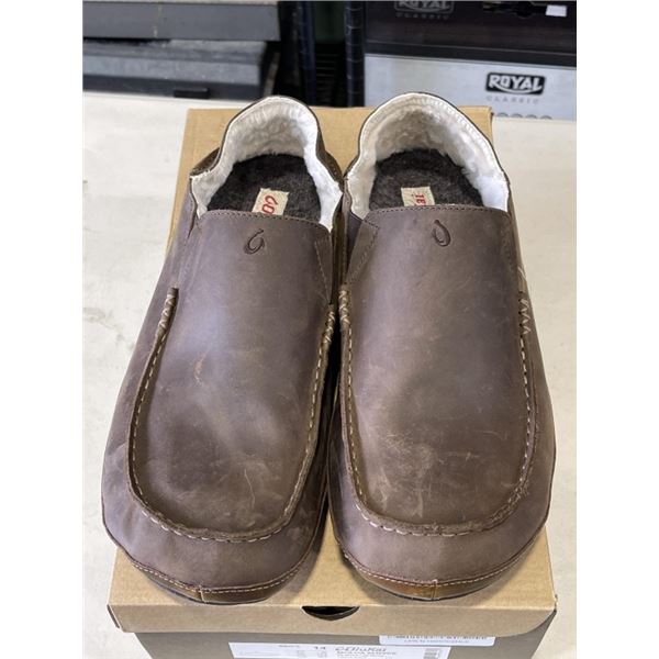 NEW OLUKAI MOLOA SLIPPER DK WOOD / DK WOOD  SIZE MENS 14