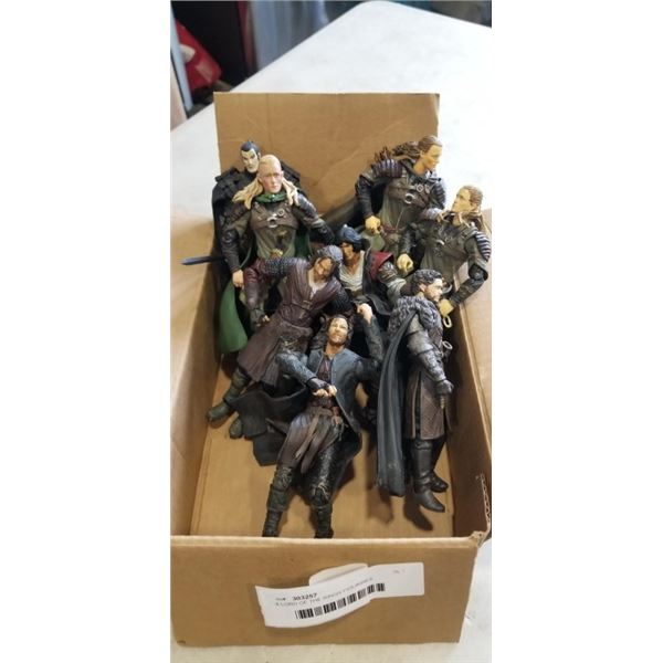 8 LORD OF THE RINGS FIGURINES