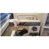 Image 4 : SINGER SUPER ELEGANCE SEWING MACHINE AND 3 PLASTIC ORGANIZERS WITH CRAFTING CONTENTS