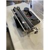 Image 5 : ANTIQUE TYPEWRITER