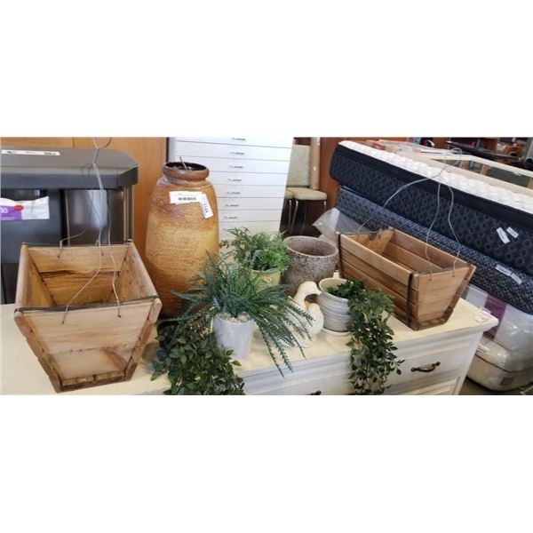 ASSORTED DECORATIVE HOUSE PLANTS AND PLANTERS