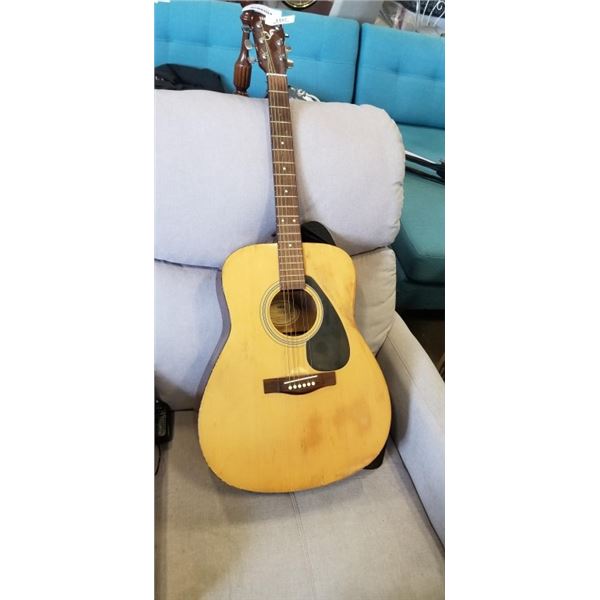 YAMAHA F310 ACCOUSTIC GUITAR