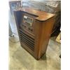 Image 2 : GENERAL ELECTRIC VINTAGE FLOOR RADIO