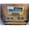Image 3 : GENERAL ELECTRIC VINTAGE FLOOR RADIO