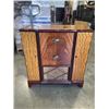 Image 2 : VICTROLA VINTAGE RCA VICTOR DUAL RECORD PLAYER STEREO CABINET. IN GOOD, ORIGINAL CONDITION