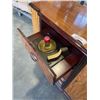 Image 5 : VICTROLA VINTAGE RCA VICTOR DUAL RECORD PLAYER STEREO CABINET. IN GOOD, ORIGINAL CONDITION