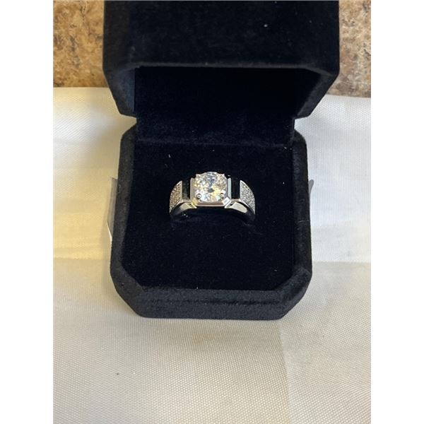 NEW PLATINUM PLATED 2.0CT SIMULATED DIAMOND (CZ) MANS RING, RESIZEABLE