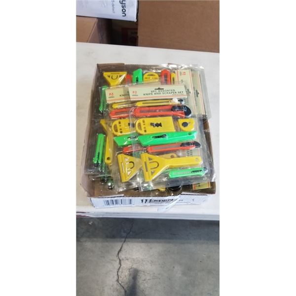 TRAY OF NEW 8PC KNIFE AND CUTTING SETS