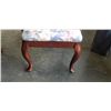 Image 5 : MAHOGANY QUEEN ANNE TABLE WITH EXTENSION LEAF AND 6 CHAIRS