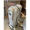 Image 3 : 2 ELECTRIC OIL HEATERS
