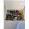 Image 2 : VINTAGE CELLULIOD CASE W/ JEWELRY CONTENTS