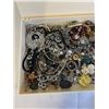 Image 4 : VINTAGE CELLULIOD CASE W/ JEWELRY CONTENTS