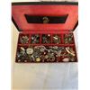 Image 2 : VINTAGE LEATHER JEWELRY CASE W/ CONTENTS