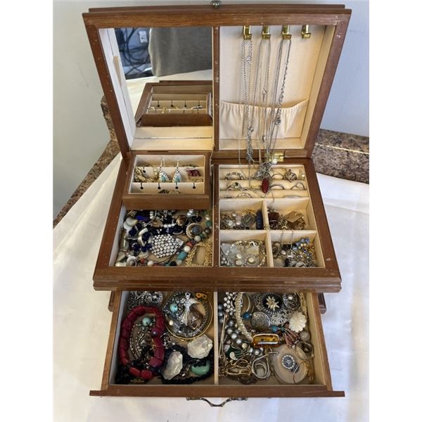 VINTAGE WOOD JEWELRY CASE W/ CONTENTS