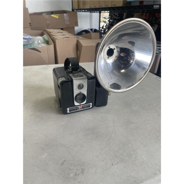 VINTAGE KODAK CAMERA W/ FLASH