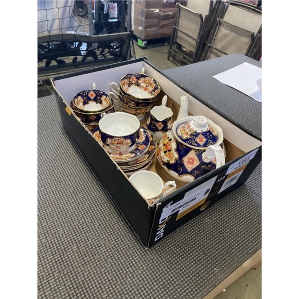 16 PCS ROYAL ALBERT 'HEIRLOOM' BONE CHINA