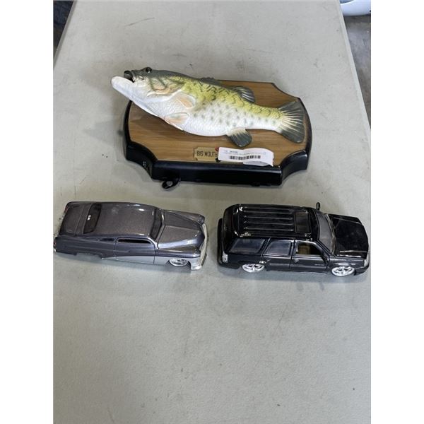 2 MODEL CARS AND BIG MOUTH BILLY FISH