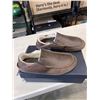 Image 4 : NEW OLUKAI MOLOA SLIPPER DK WOOD / DK WOOD  SIZE MENS 12