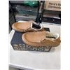 Image 3 : NEW OLUKAI MOLOA SLIPPER TOFFEE / DK WOOD  SIZE MENS 10