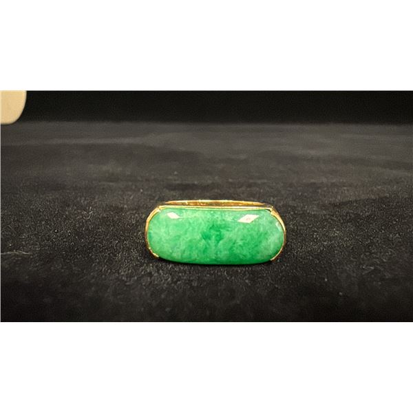 APPROX 18K LADIES RING SET WITH JADEITE (8.9G)