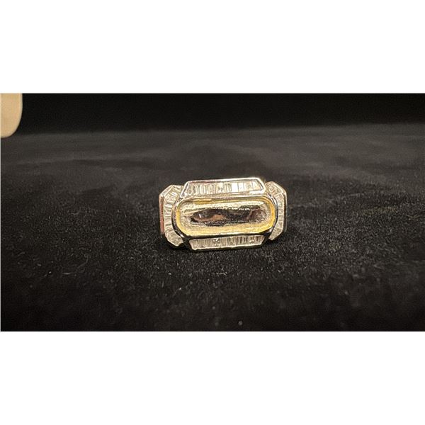 APPROX 18K LADIES RING SET WITH DIAMONDS (.025-.035CT, 7.1G)