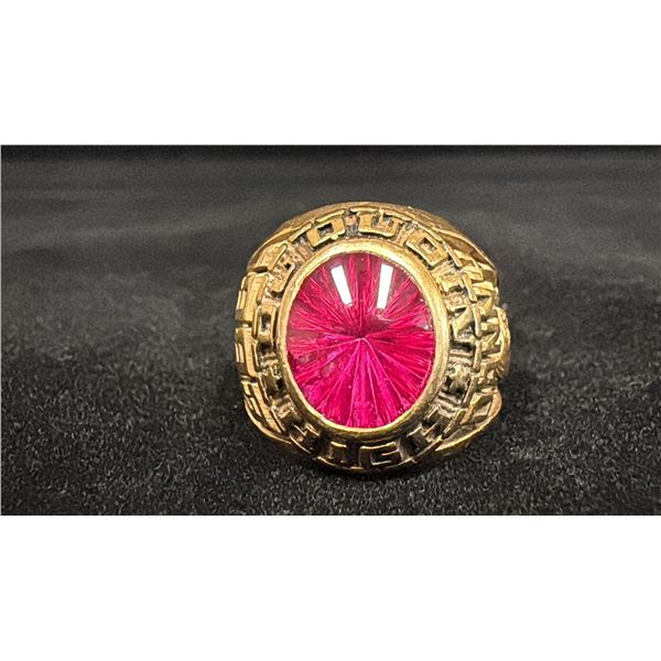 APPROX 10K MENS SCHOOL RING SET WITH RED STONE (15.3G)