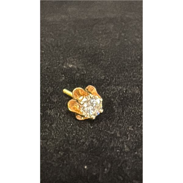 SINGLE APPROX 14K EARRING SET WITH DIAMOND (.28CT, .7G)