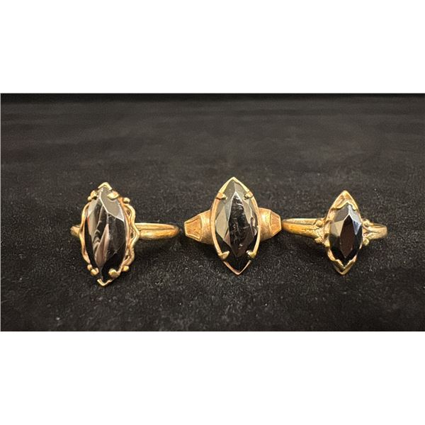 THREE APPROX 10K LADIES RINGS SET WITH HEMATITE (6.9G)