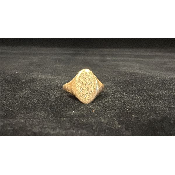 APPROX 10K LADIES SIGNET RING (2.7G)