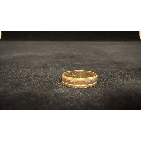 APPROX 10K LADIES WEDDING RING (2.7G)