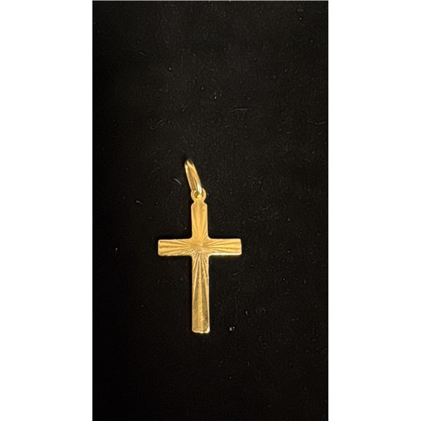 APPROX 10K CROSS PENDANT (0.7G)