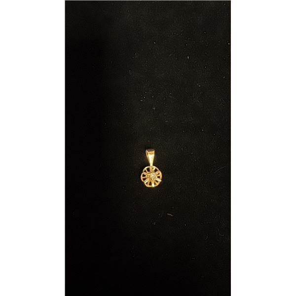 APPROX 14K PENDANT SET WITH DIAMOND (0.15G)