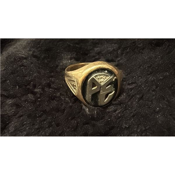 APPROX 10K MENS SIGNET RING SET WITH ONYX AND WHITE STONE (7G)